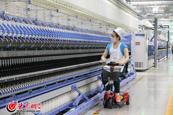魏桥纺织智能生产线节省六分之五人力